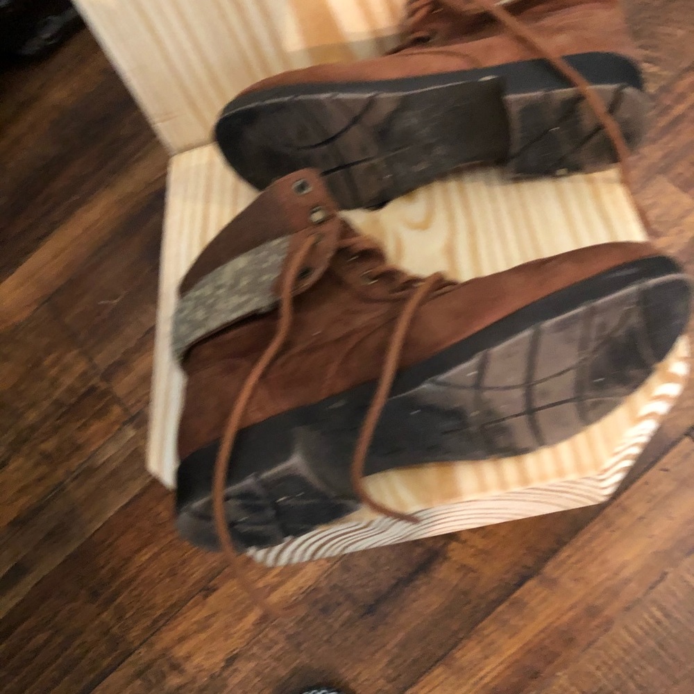 Boots - Picture 4 of 5